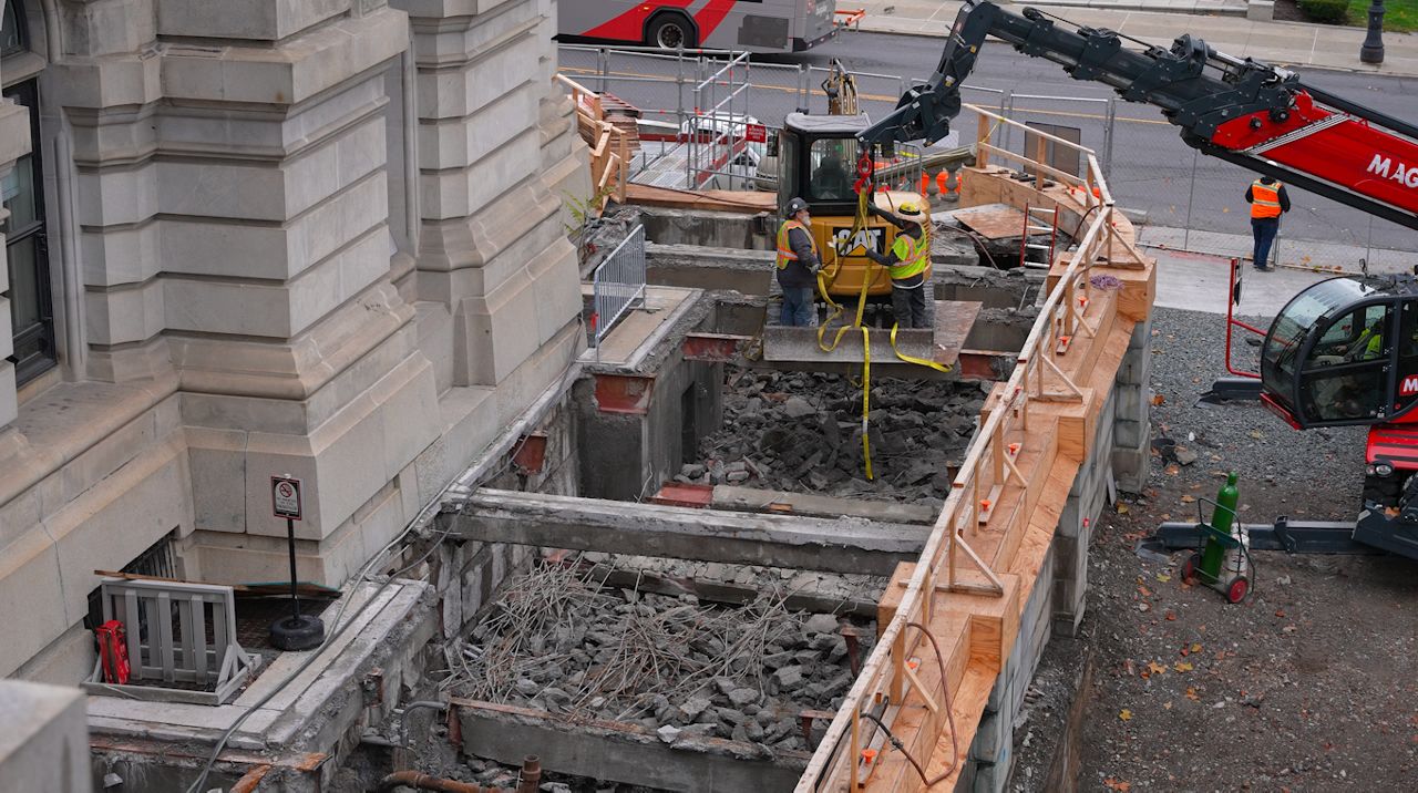Inside the massive effort to repair the N.Y. Capitol steps
