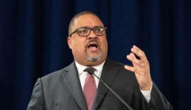 After winning a second term, Manhattan DA Alvin Bragg to focus on mental illness crisis