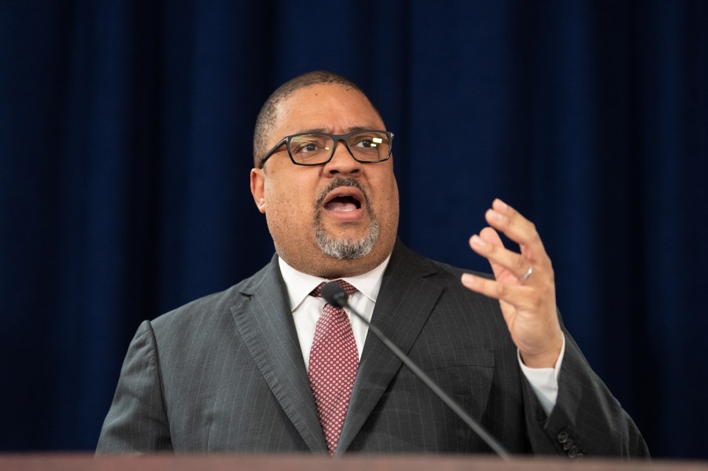 After winning a second term, Manhattan DA Alvin Bragg to focus on mental illness crisis