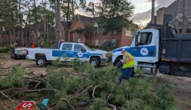 Tornado touches down in Houston area, damages 100 homes