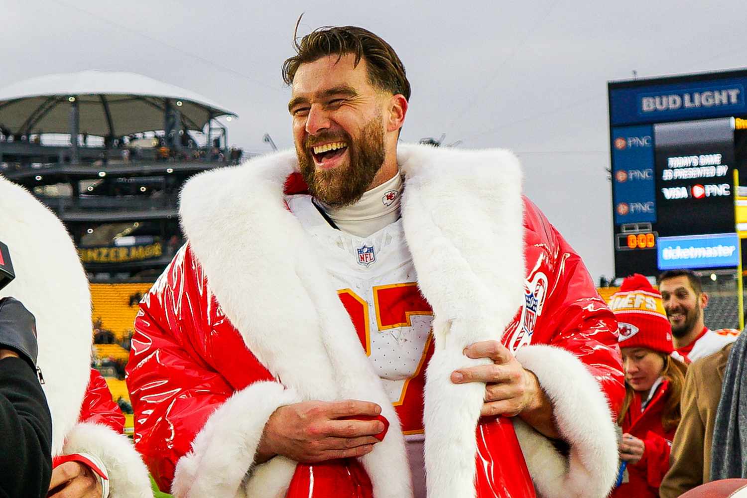 Travis Kelce Joins Debate on When It’s Acceptable to Put Up Christmas Decorations