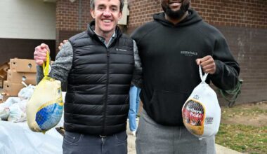 NY Giants’ Ezeudu helps Tredway, City Harvest distribute turkeys in Coney Island • Brooklyn Paper