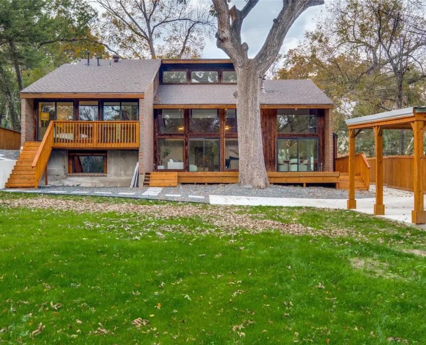 A California Shed-Style Home in Oak Park Estates!