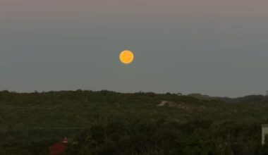 KSAT Connect photos show Beaver Supermoon lighting up San Antonio 🌕