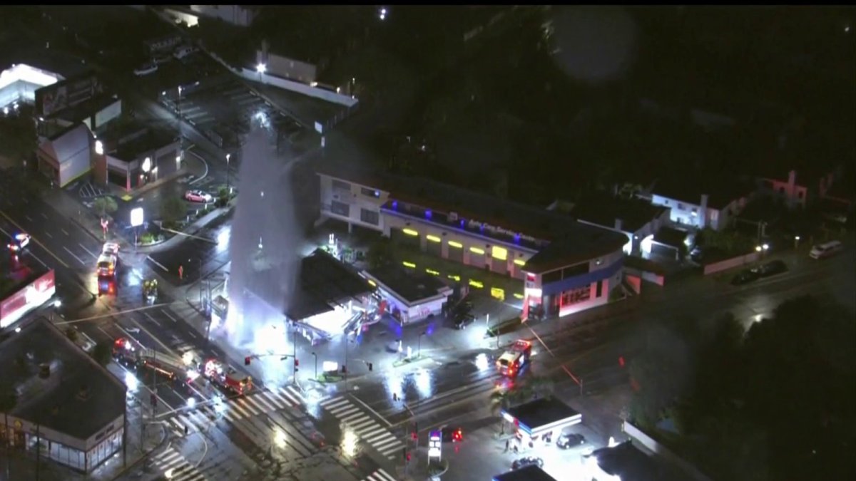 Sheared hydrant causes damage to Tarzana gas station – NBC Los Angeles