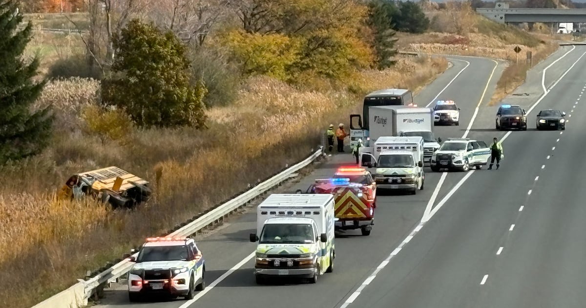 Driver dies after school bus rollover on Highway 401 near London, Ont. - CTV News