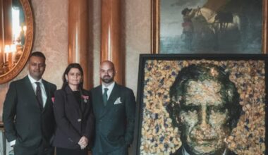 Dallas artist presents portrait to King Charles III