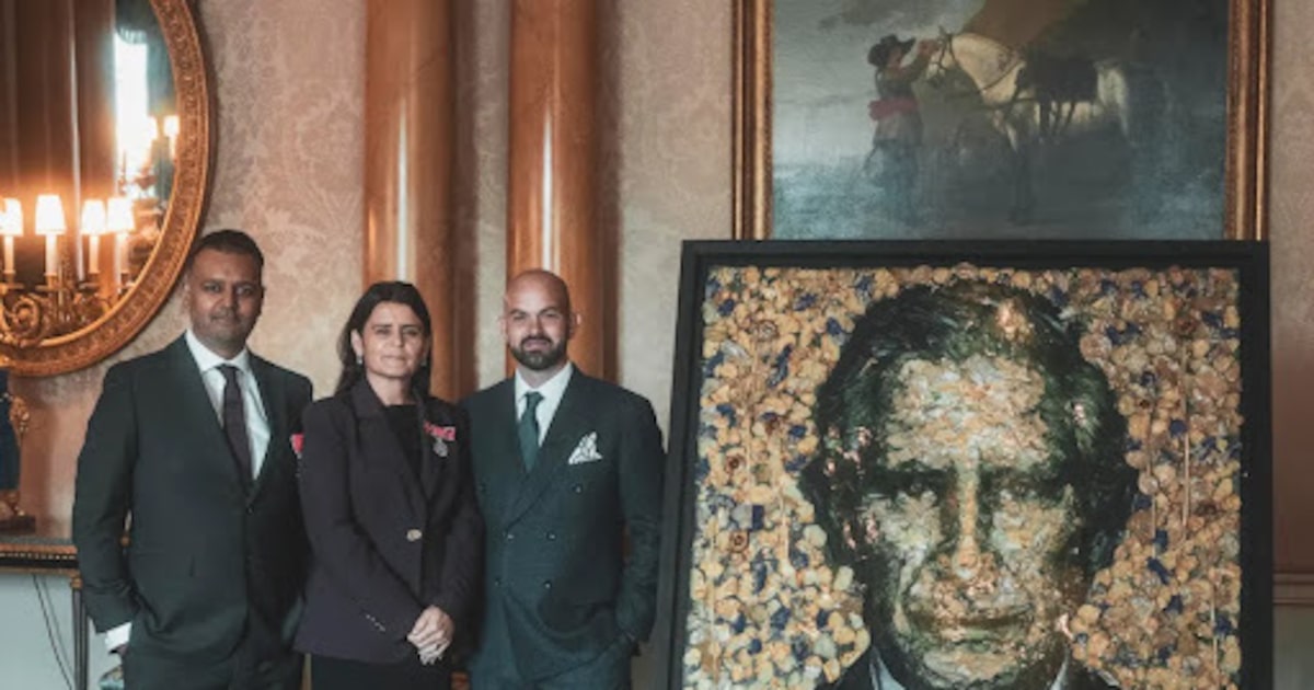 Dallas artist presents portrait to King Charles III