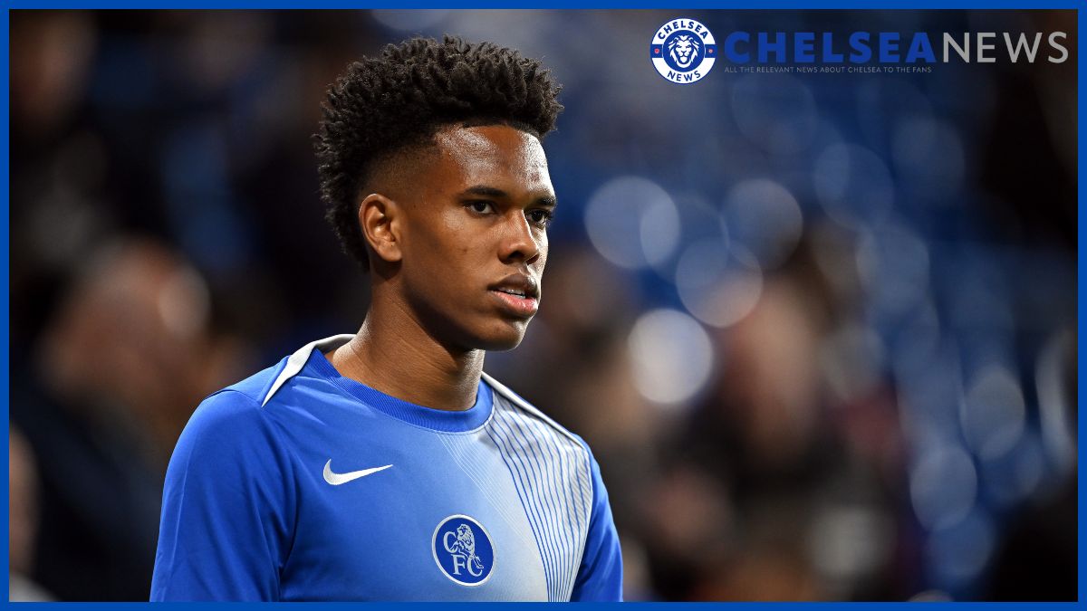 Estevao Willian warms up.