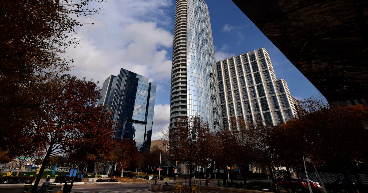 Dallas-Fort Worth could see some rain on Sunday evening. See when the chances spike