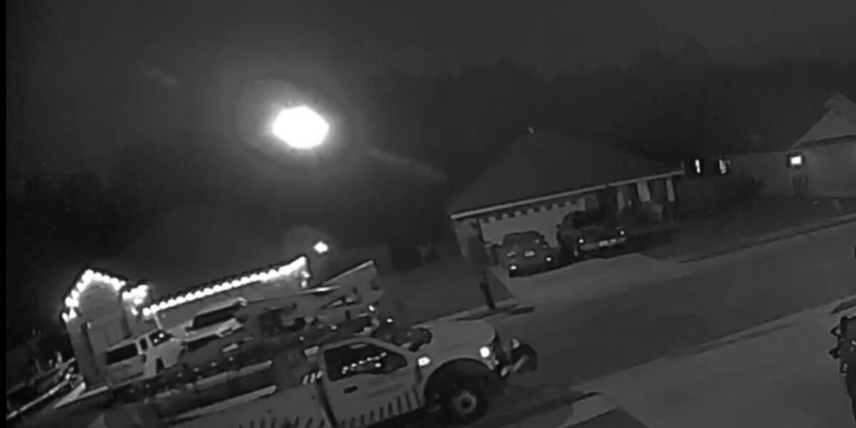 Apparent meteor captured on Gulfport security cam; Leonid Meteor shower peaks this weekend
