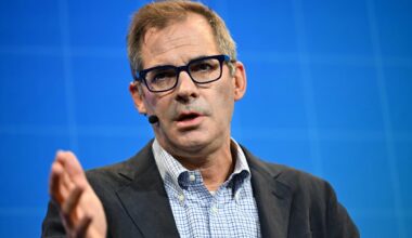 CoreWeave’s earnings report highlights $56 billion in contracted revenue, but its guidance and share price tick down amid AI infrastructure bubble fears