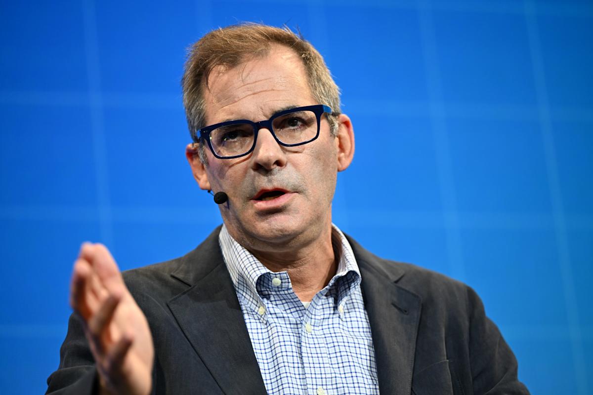 CoreWeave’s earnings report highlights $56 billion in contracted revenue, but its guidance and share price tick down amid AI infrastructure bubble fears