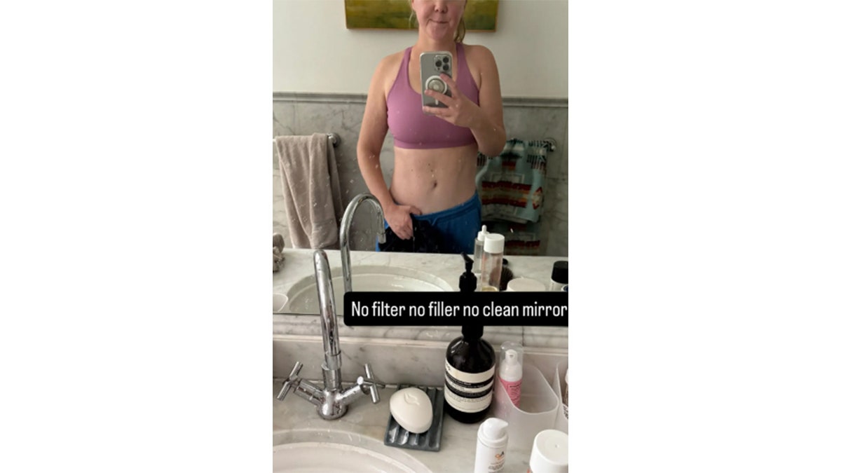 amy schumer in mirror 