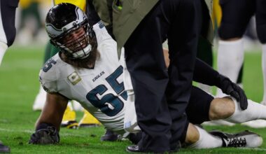 Lane Johnson exits Philadelphia Eagles-Green Bay Packers game with injury