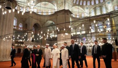 Pope visits Istanbul's Blue Mosque for meeting with Turkish religious leaders