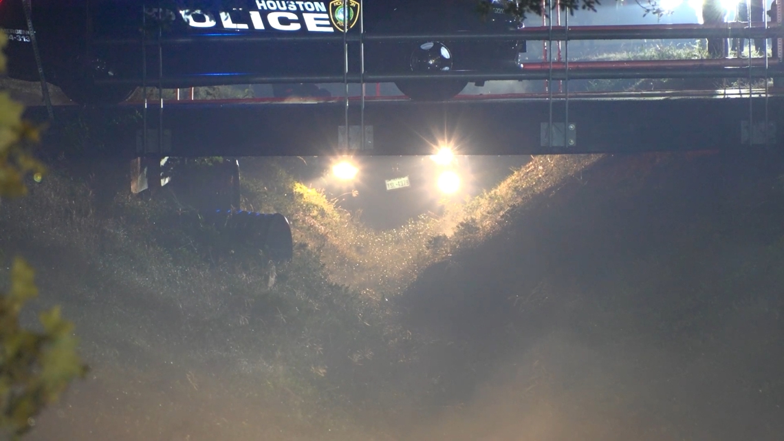 One man killed, two injured after early-morning shooting in Houston neighborhood