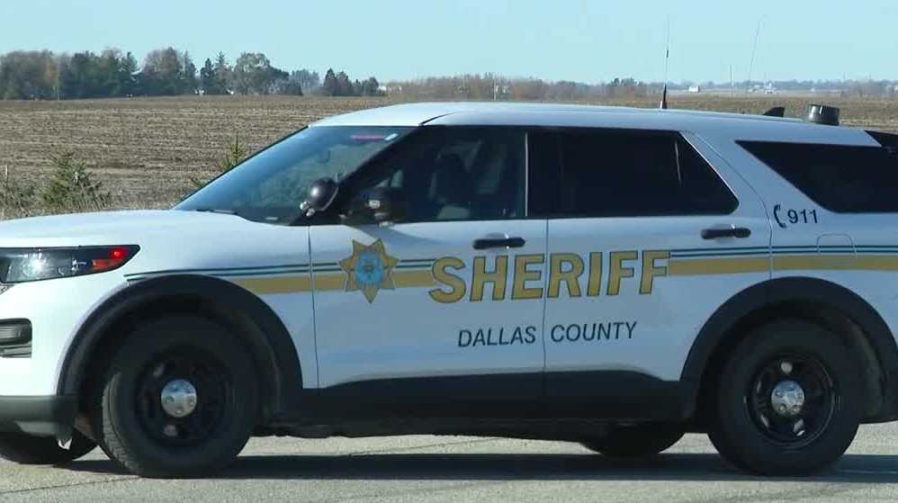 Dallas County woman killed in wreck with semi-truck