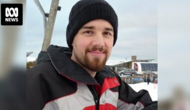 Perth hacker Michael Clapsis jailed after setting up fake Qantas Wi-Fi, stealing sex videos