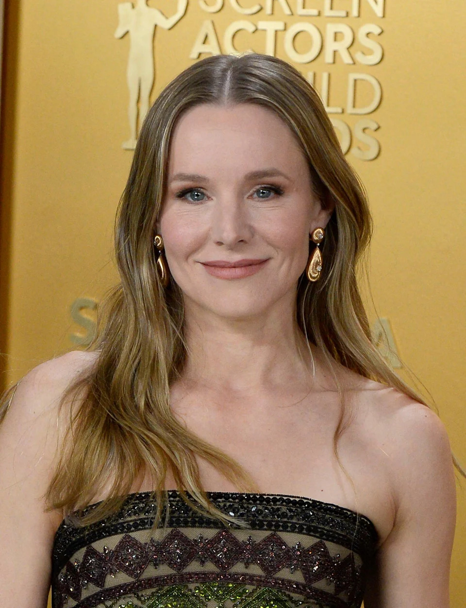 Kristen Bell attends the 31st SAG Awards