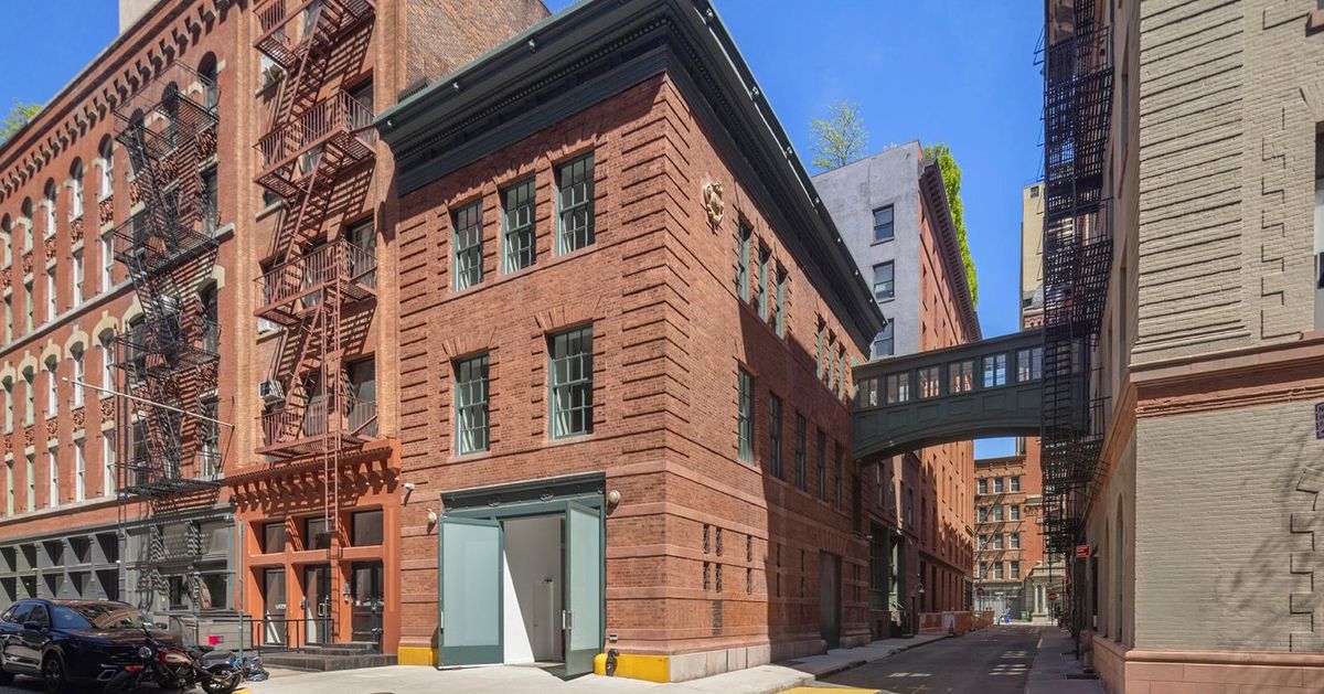 Founders of Slack and Away List Tribeca Sky Bridge Home