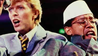 David Bowie and Carlos Alomar performing