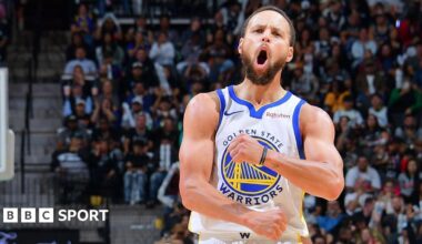 Stephen Curry celebrates