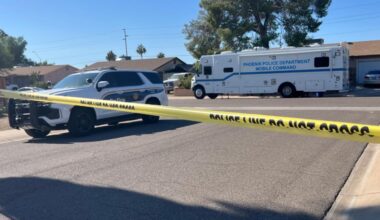Suspect shot during burglary in Phoenix, police say