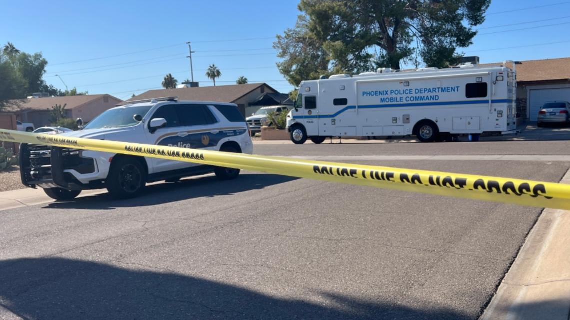 Suspect shot during burglary in Phoenix, police say