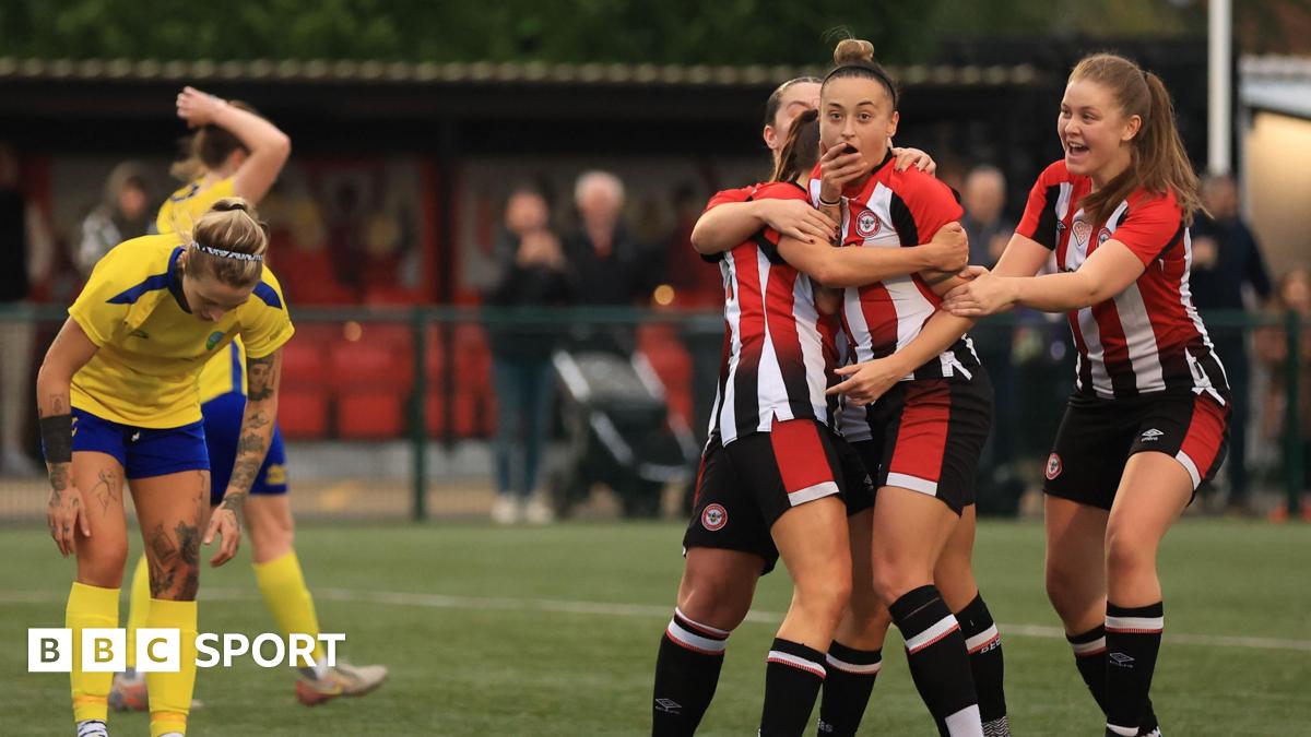 Ashley Cheatley celebrates with her Brentford team-mates