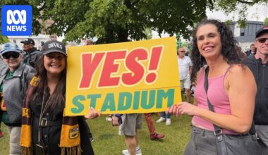 Supporters of proposed Macquarie Point stadium rally ahead of crucial vote
