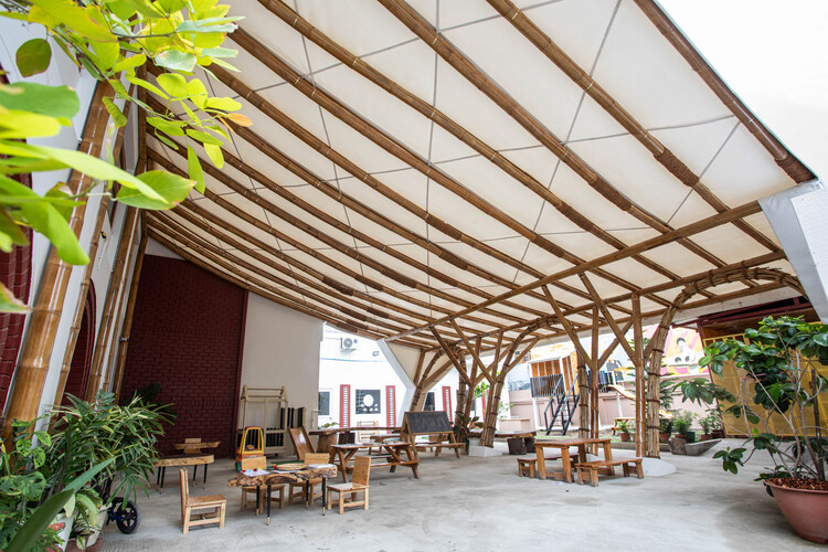 Canopy / Blue Temple - Interior Photography, Wood, Beam