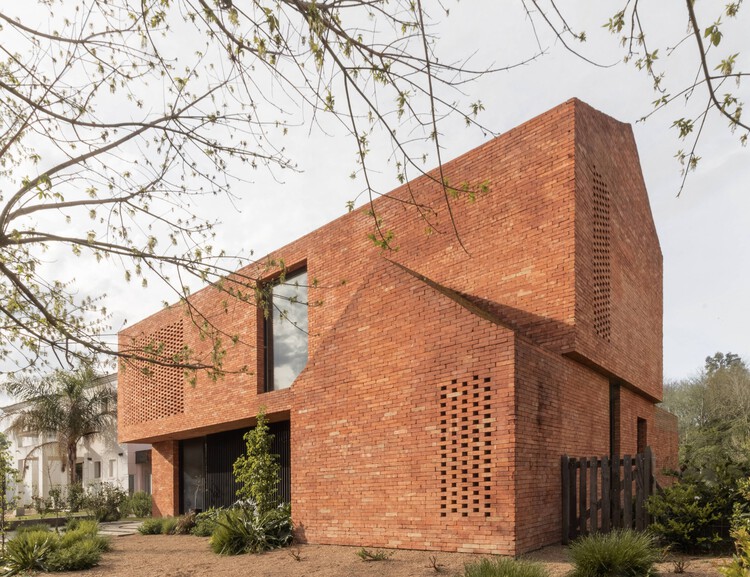 House CM / AtelierM + Nicolas Krause - Exterior Photography, Brick