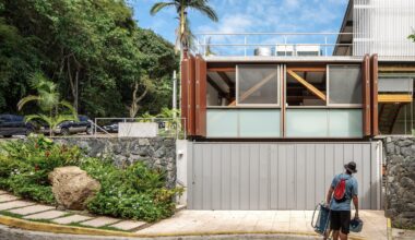 Estúdio Rossi Arquitetos designs Brazilian glulam beach house