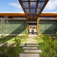 Entrance to Jurumirim House by Nitsche Arquitetos