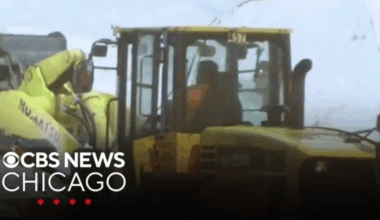Chicago prepares for unseasonable snowfall