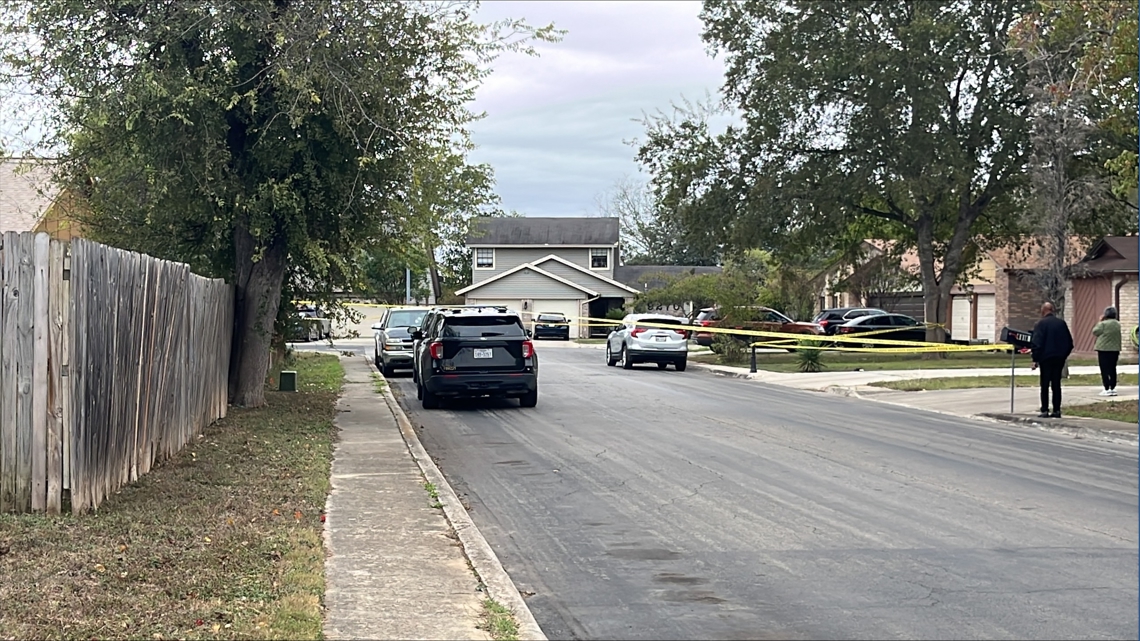 SAPD investigating shooting possibly linked to crash in west San Antonio