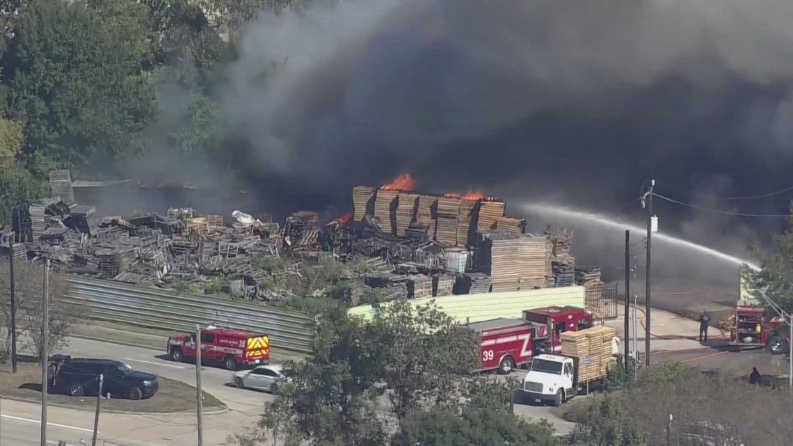 Wind causes fire to spread at NE Houston pallet yard, HFD says