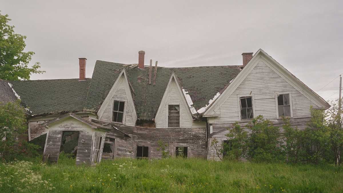 A portal into another life: Photographing America's abandoned homes