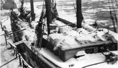 'Christmas Tree Ship' Rouse Simmons sinks in Lake Michigan