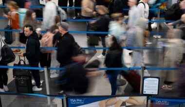 100 flights canceled at Chicago’s airports on second day of cuts tied to shutdown