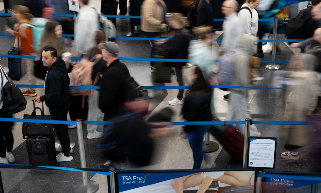 100 flights canceled at Chicago’s airports on second day of cuts tied to shutdown