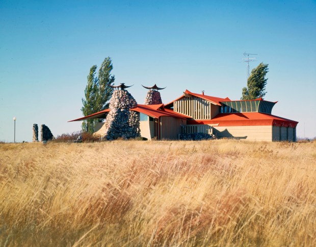 Bruce Goff's Glen Luetta Harder House, Mountain Lake, Minnesota. (Julius Shulman photography archive/Getty Research Institute/Art Institute of Chicago)