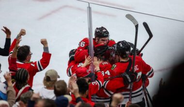 Chicago Blackhawks rally to defeat Toronto Maple Leafs 3-2