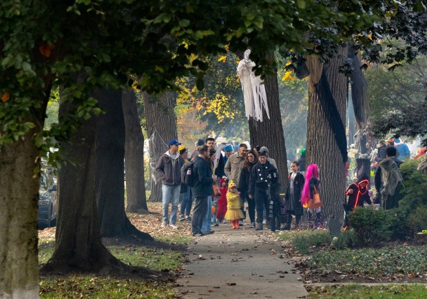 Kids and parents trick or treat on Monroe Street in Evanston on Oct. 31, 2025. (Dominic Di Palermo/Chicago Tribune)