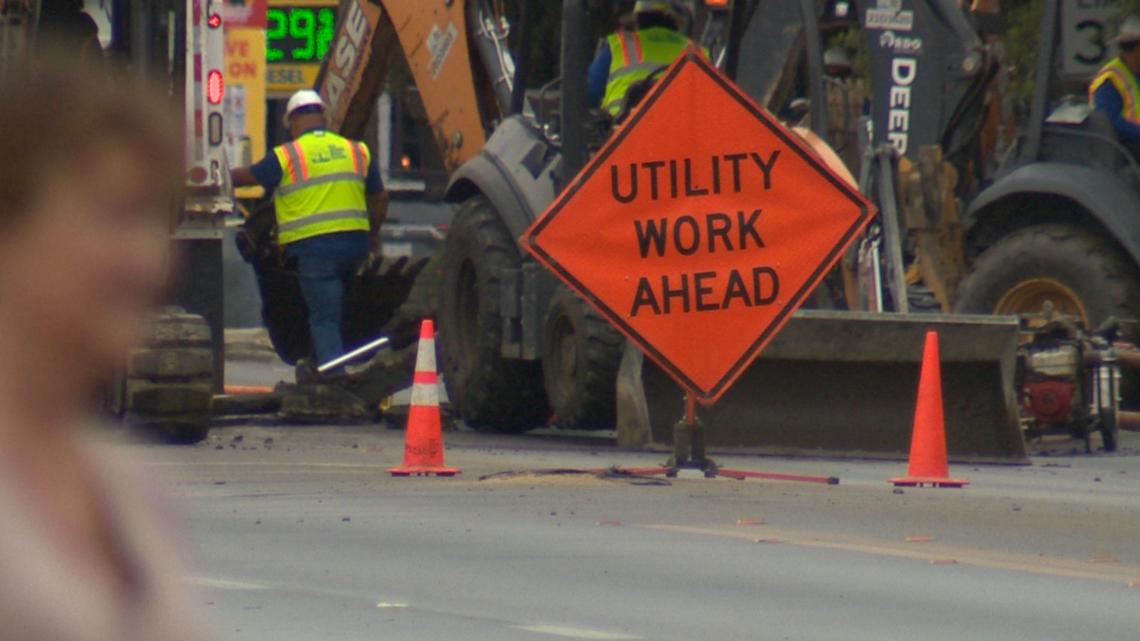 Latest updates: SAWS tending to water main break north of downtown, Broadway closed at Grayson for now