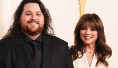 Valerie Bertinelli Shares Unconventional Plans for Thanksgiving This Year, Recalls Last Year’s Dinner at a Chain Restaurant: ‘We All Sat At the Bar' (Exclusive)