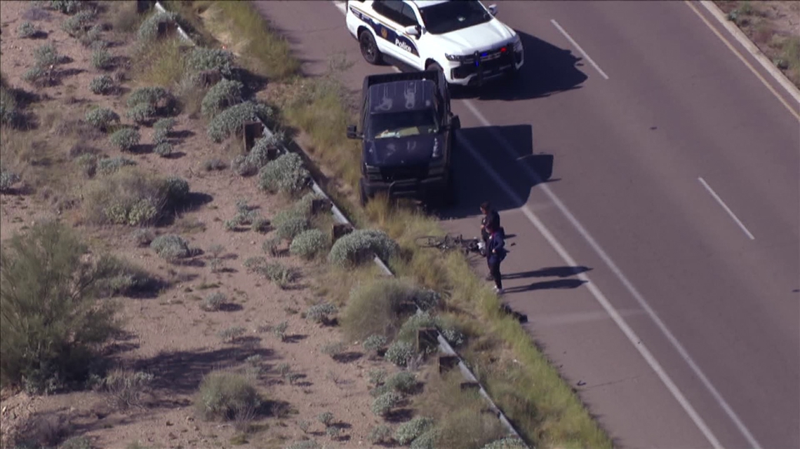 Male bicyclist seriously hurt after crash in north Phoenix