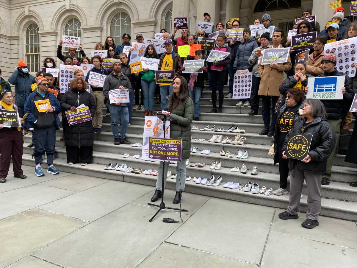 Advocates push universal daylighting bill to ban parking at NYC street corners, but opponents say plan ‘won’t improve’ traffic safety