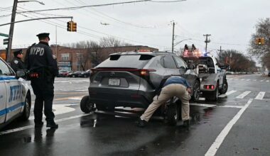 Ride share driver stabbed in the Bronx, officials say